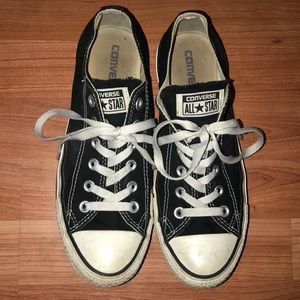 Black low top converse